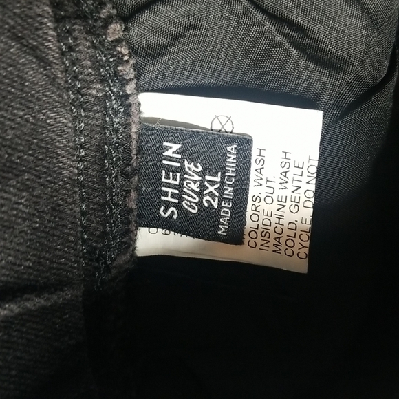 Shein Curve Black Stretch Jean Cut-offs size 2X Nwot - Picture 4 of 6